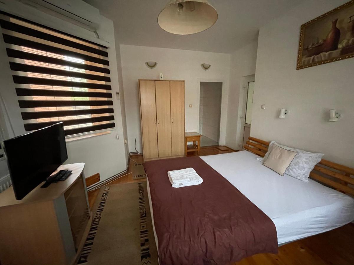 Guest House Luxotel Becicherecul Mare Exterior foto