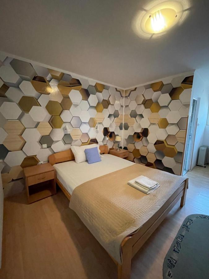 Guest House Luxotel Becicherecul Mare Exterior foto