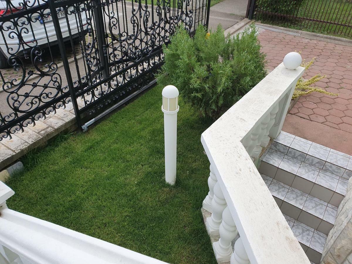 Guest House Luxotel Becicherecul Mare Exterior foto