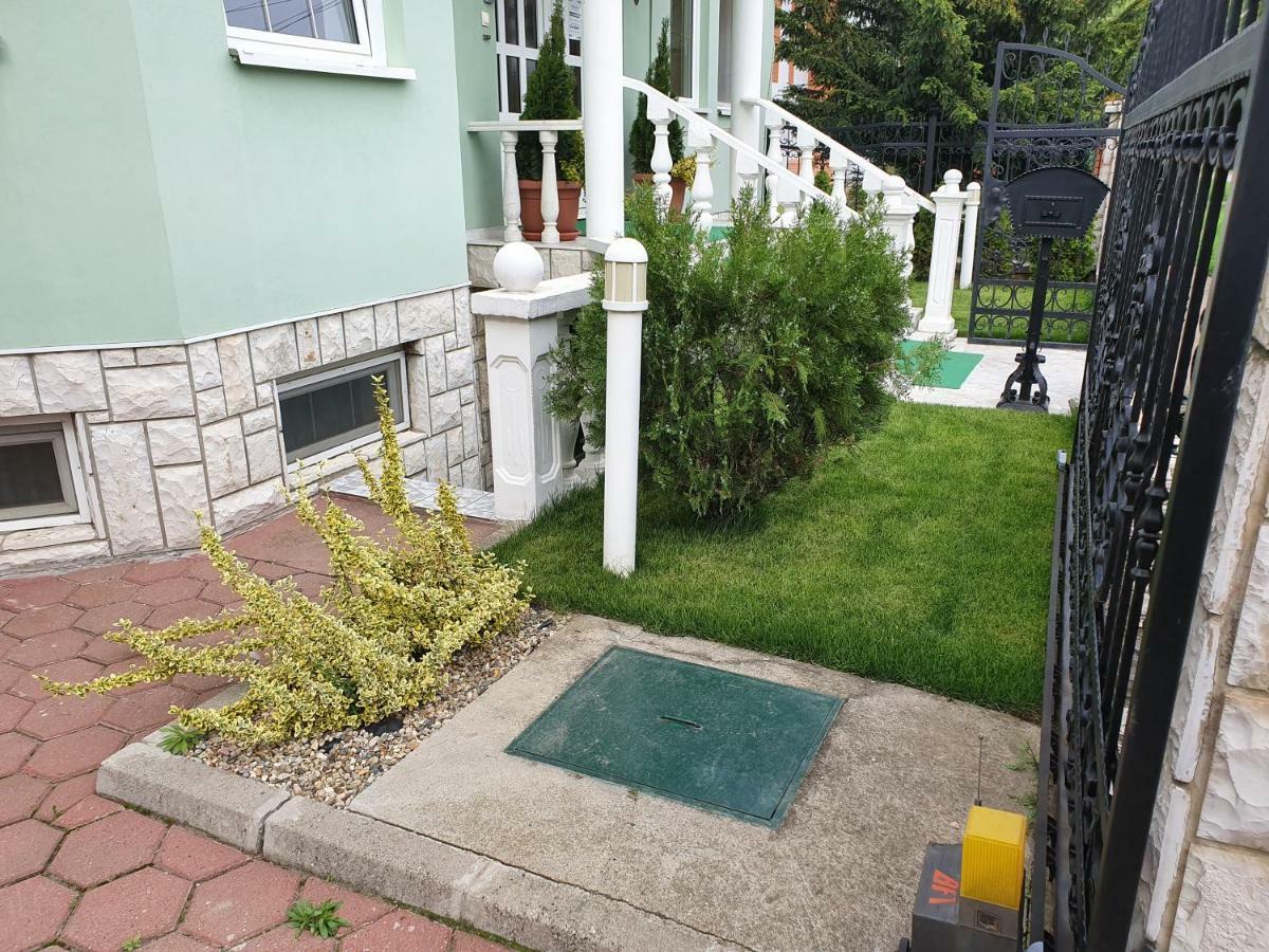 Guest House Luxotel Becicherecul Mare Exterior foto